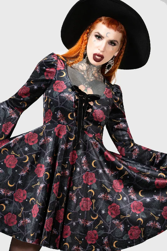 Mermaid - style sexy gowns for a glamorous effectFabulina Dress - Resurrect