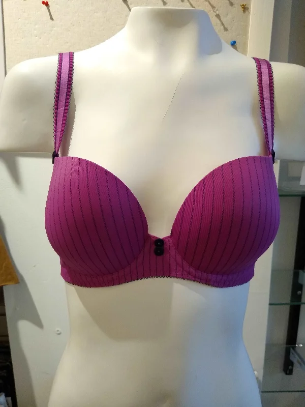 Bra with a removable padding for customizable support​ ASSORTED EVERYDAY BRAS (1) Lot of 8 Bras