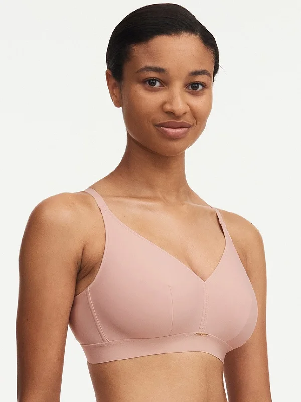 Seamless bras for a smooth and invisible look under clothes CHANTELLE 15N2 BARE ESSENTIAL LIGHTWEIGHT WIRELESS BRA Seamless bras for a smooth and invisible look under clothes CHANTELLE 15N2 BARE ESSENTIAL LIGHTWEIGHT WIRELESS BRA