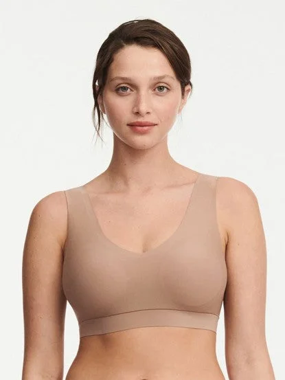 Bra with a solid color for a classic and versatile option​ CHANTELLE 16A1 SOFTSTRETCH PADDED V-NECK BRA