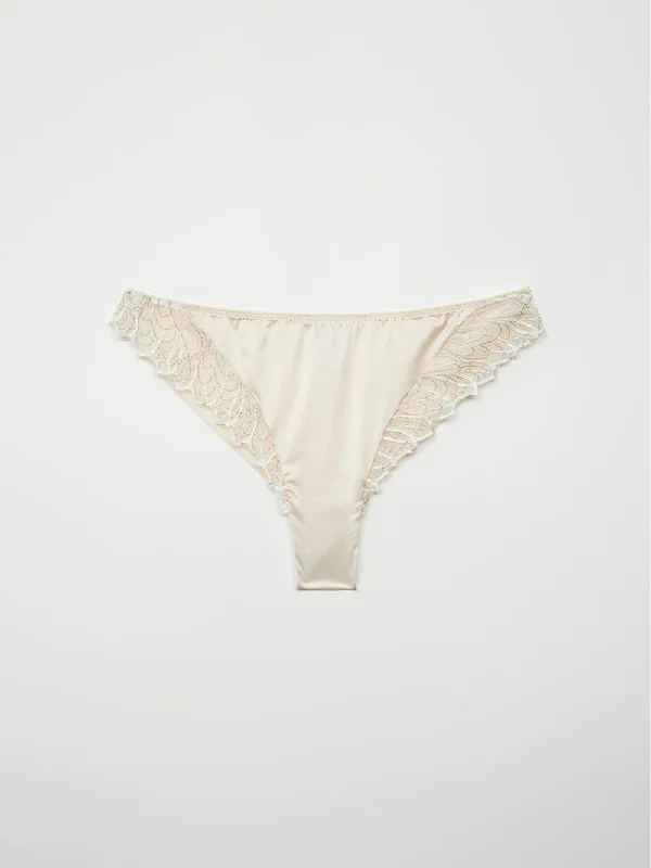 Balconette bras with a stylish and flattering design​ Camelia