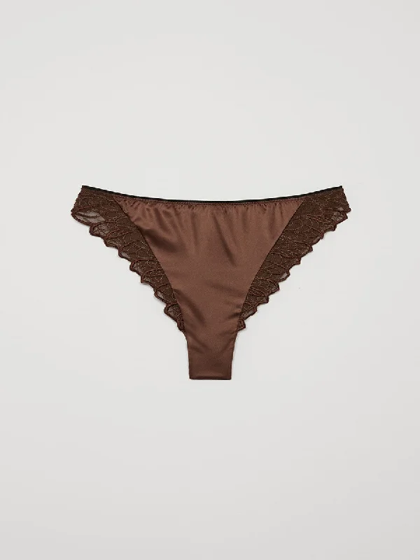 Bra with a contour memory foam cup for a natural look​ Camelia