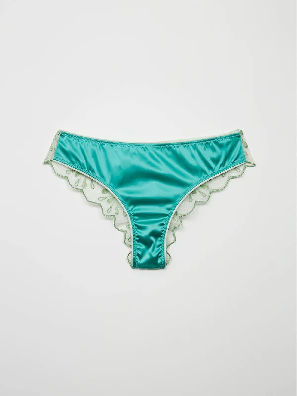 Bra with a high - cut cup for more coverage and support​ Luce