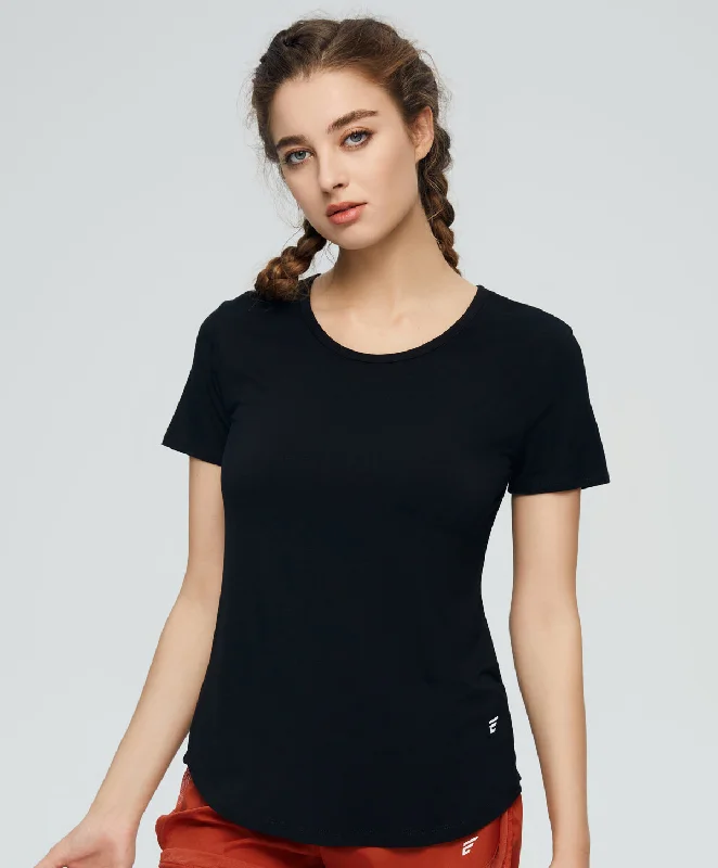 Bra with a multi - way strap system for different outfits​ Energized Digital Daydream Crew-Neck Relaxed-Fit Tee