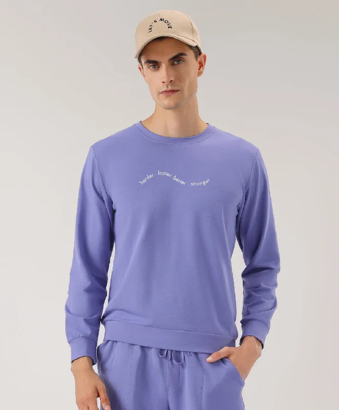 Bra with a seamless cup for a smooth silhouette​ Energized Sweatshirt with slogan