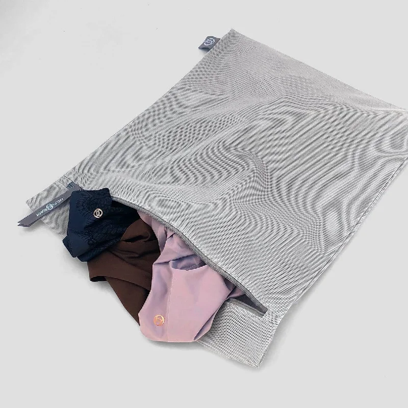 Bra with a moisture - wicking memory foam cup for sweaty conditions​ EVELYN & BOBBIE WASH BAG