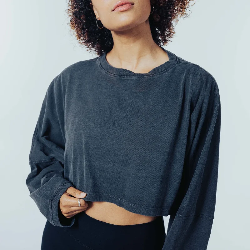 Bra with a foam - lined cup for a more structured shape​ Slouchy Crop Long Sleeve Tee
