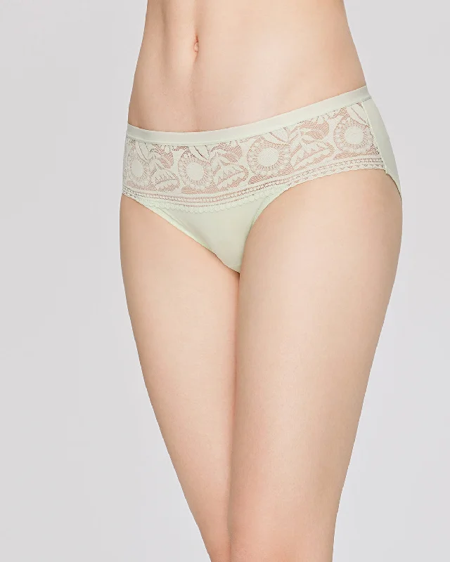 Silk bras for a luxurious and smooth texture​ Love Lace Boxshorts