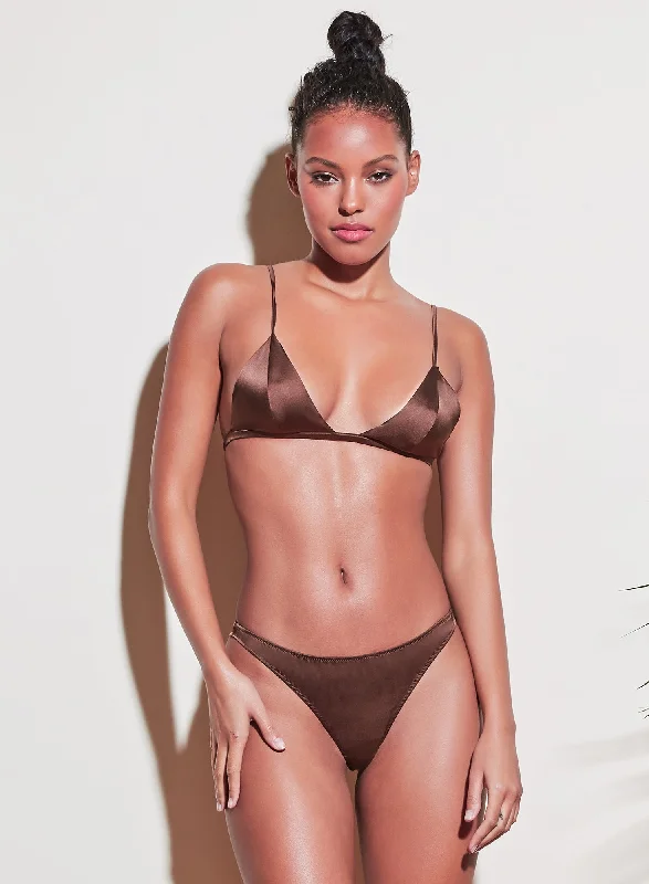 Balconette bras with a stylish and flattering design​ Luxe Thong