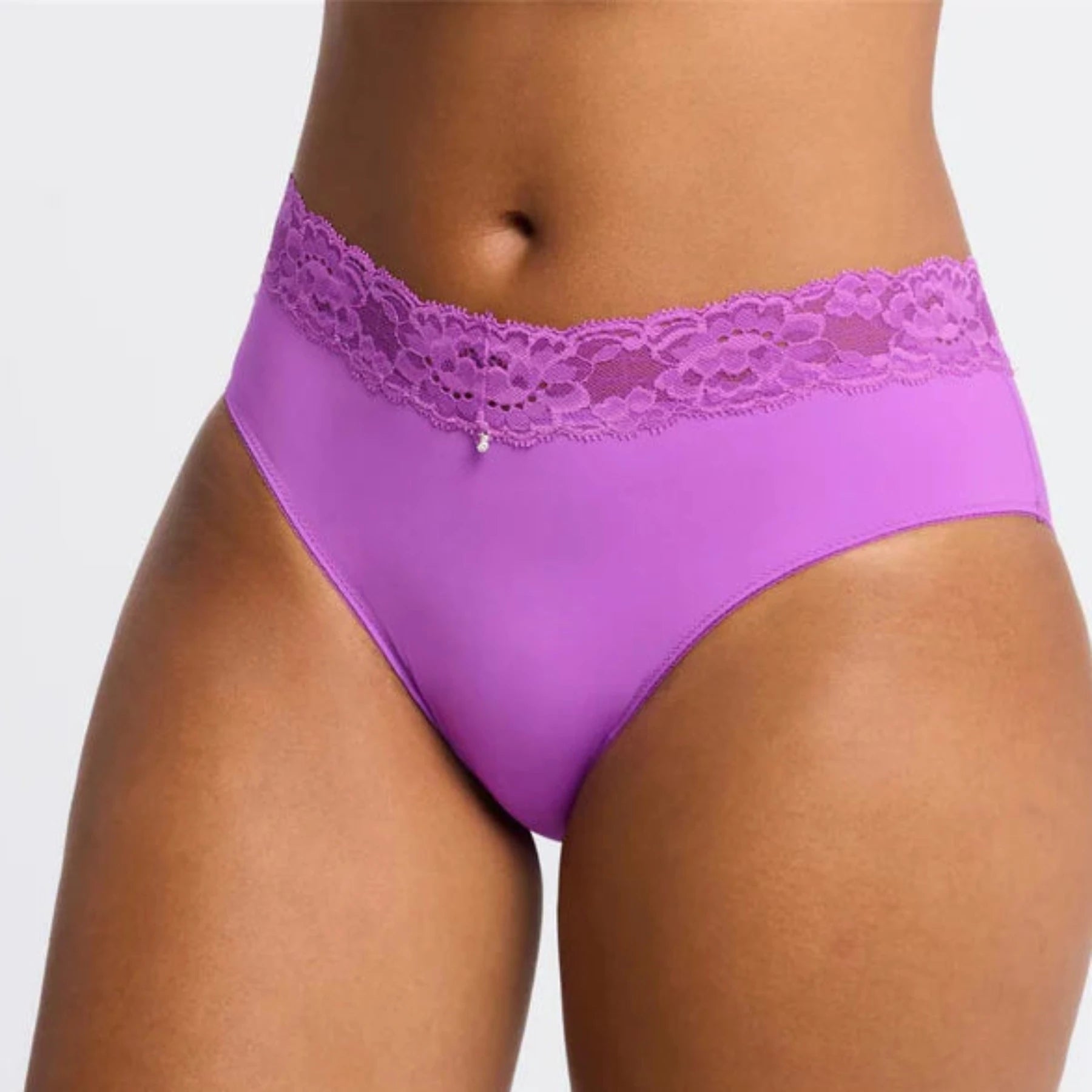 Bra with a padded cup for added comfort and shape​ Essentials Brief 9004 - Dahlia