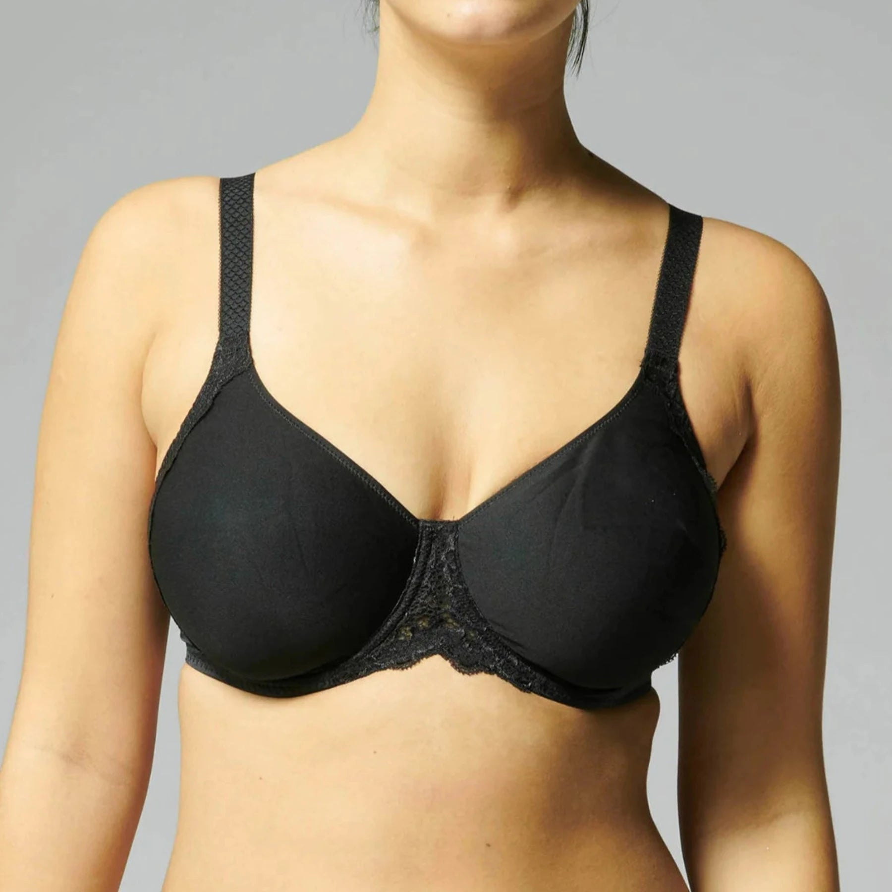 Lace bras for a feminine and elegant touch​ Caresse Minimizer Bra 12A380 - Black