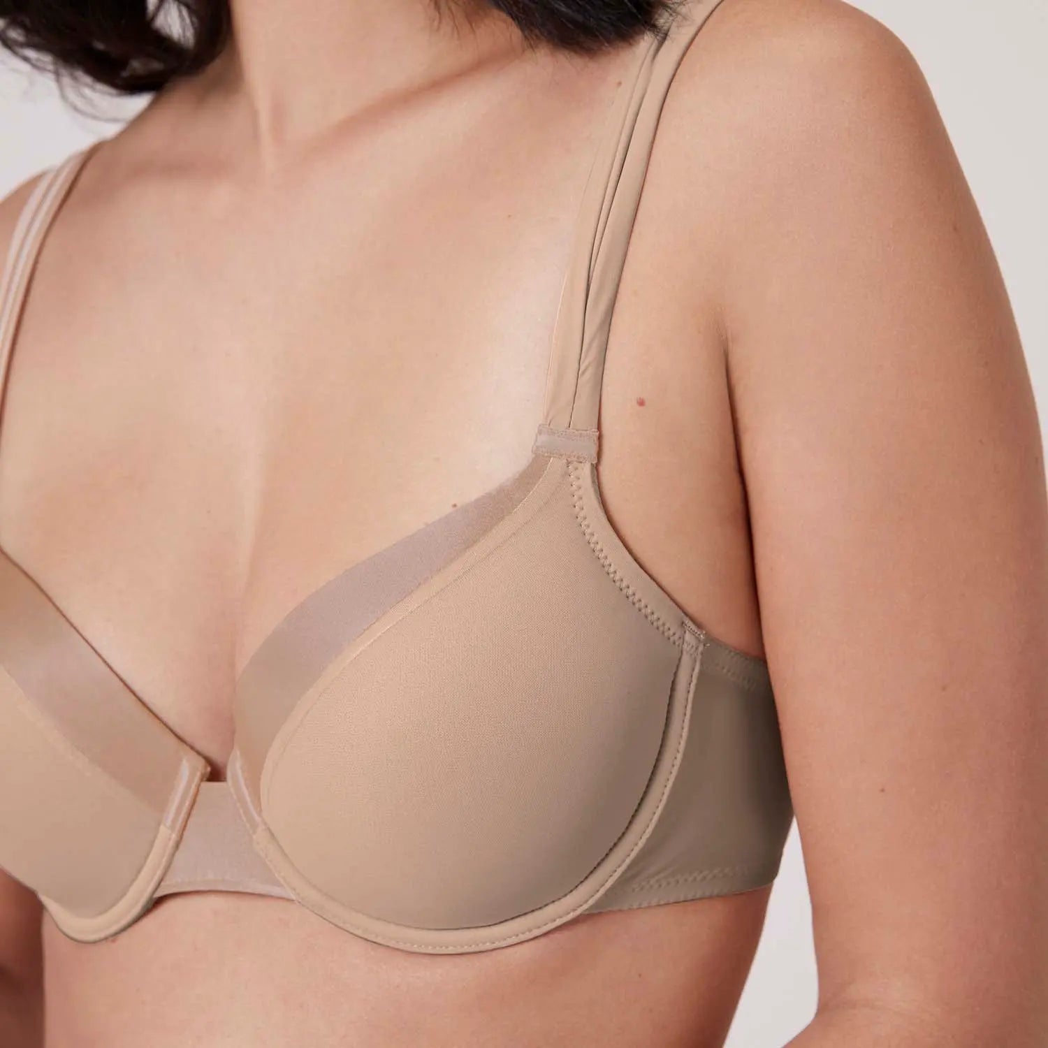 Bra with a lace - trim for an elegant and delicate touch​ SIMONE PERELE IMPLICITE 251327 NEON PADDED BRA