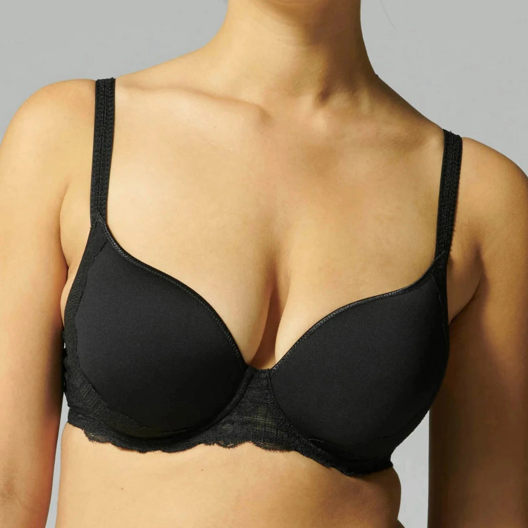 Bra with a half - cup design for a sexy and minimalist look​ Reve 3D Plunge Bra 12Z316 - Black