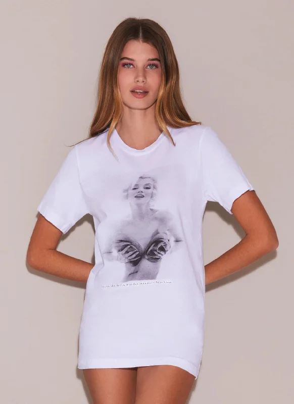 Bra with adjustable hooks for a customized fit​ Unisex Marilyn Roses Tee